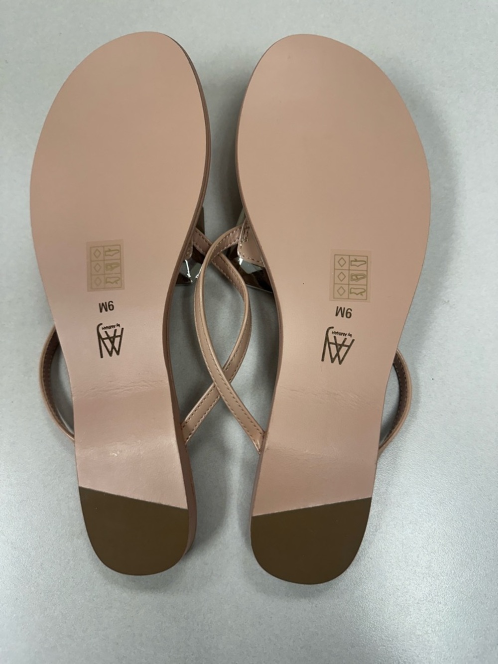 AAJ By Aminah's Lucinda flat sandals Nude Jeweled Thong Sandals - NWB size 9M - Picture 5 of 7